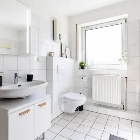 Naehe Arena Mit Balkon Und Tiefgarage Fuer 4 Personen Zentral شقة