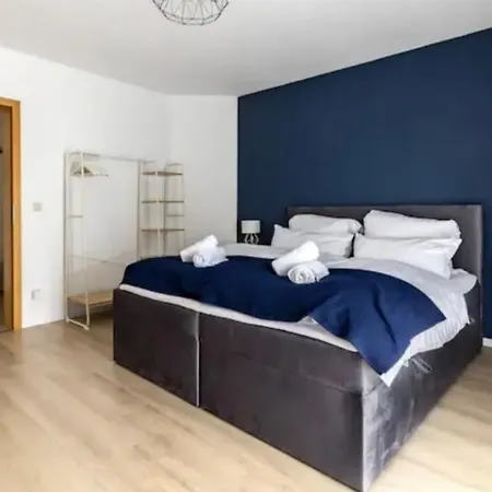 شقة Naehe Arena Mit Balkon Und Tiefgarage Fuer 4 Personen Zentral غيلسنكيرشن
