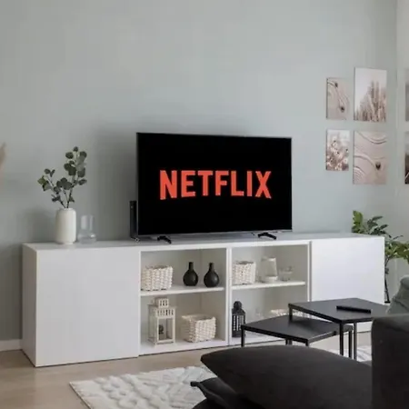 Naehe Arena Mit Balkon Und Tiefgarage Fuer 4 Personen Zentral شقة غيلسنكيرشن