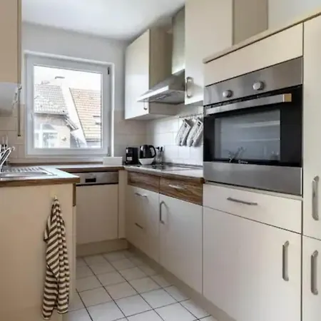 شقة Naehe Arena Mit Balkon Und Tiefgarage Fuer 4 Personen Zentral